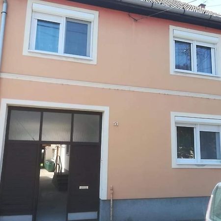 Вілла Family House Еґер Екстер'єр фото