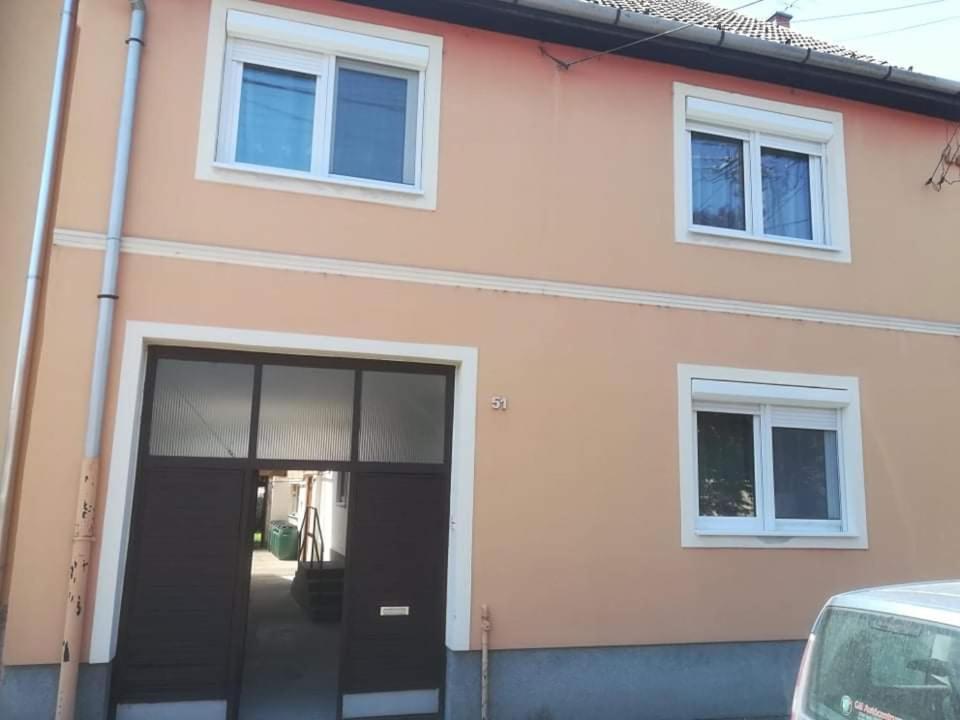 Вілла Family House Еґер Екстер'єр фото